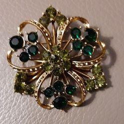 Vintage Look green floral brooch