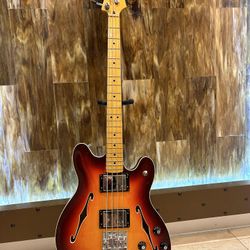 Fender starcaster Short Scale Bass Guitar