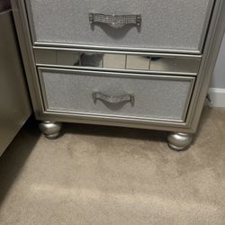 Full Size Bedroom With MATTRESS