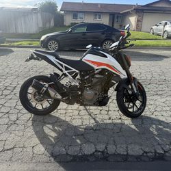 2022 KTM Duke 390