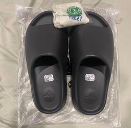 Oynx Yeezy Slides, NO BOX, SIZE 10 (CAN ALSO DO DROP OFFS)