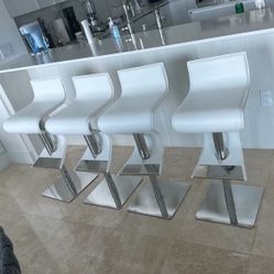 Contemporary White Barstools In Excellent Condition 