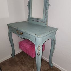 Green Vanity With Pink Vanity Chair
