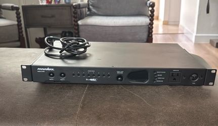 Panamax M4315-PRO  Bluebolt 9 outlets 15 amp. Power management.