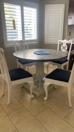 Table with 4 chairs