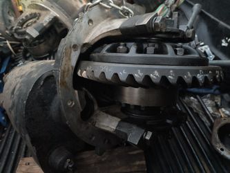 First Come First Served Available For 2 Hours Mercedes 3.72 Drive And Inter Axles