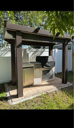 Outdoor pergola/ grill gazebo