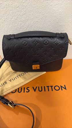LV BLACK