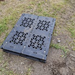 Metal Reinforced Plastic Pallets