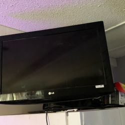 LG Flat Screen 32 Inch 