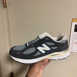 New Balance 990v3