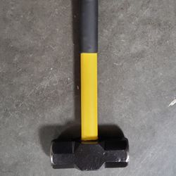 12lb SLEDGE HAMMER WITH SHORT HANDLE! DEFECTIVE