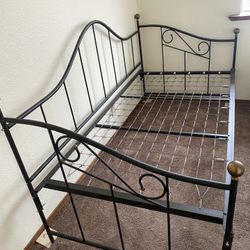 Single bed frame and mattress