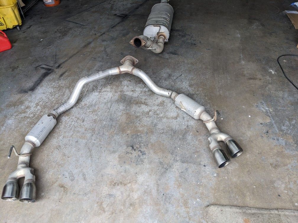 2022 GMC Yukon Denali Muffler & Tail Pipes 