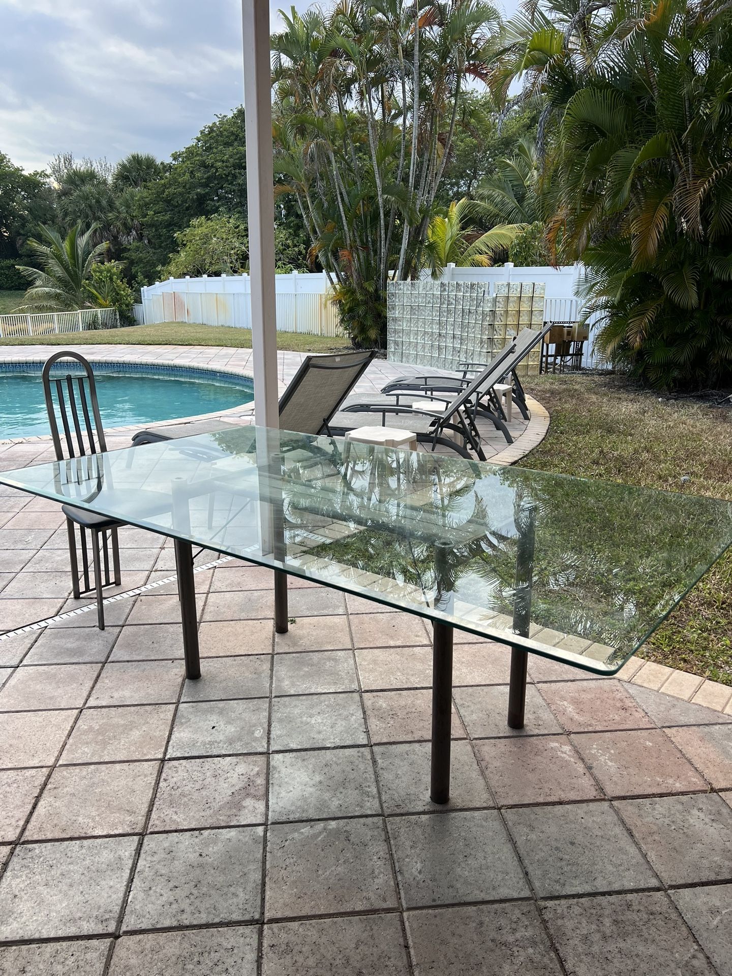 Vintage 8 seater Dining Table with 8 Metal And Vinyl Chairs