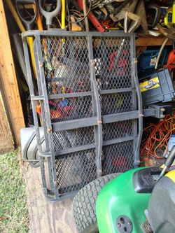 Hitch-mounted cargo Carrier with ramp