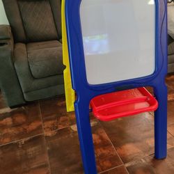Crayola Art Easel With Dry Erase Board