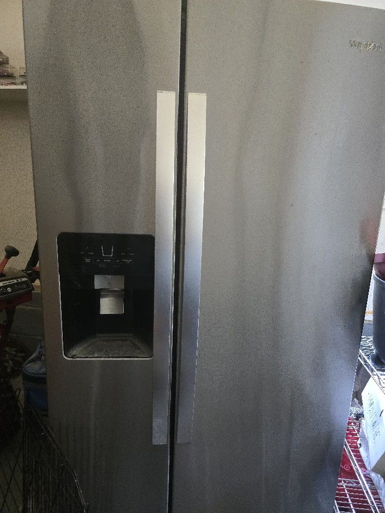 Whirlpool Refrugator Like New
