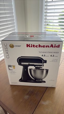 Kitchen aid mixer 4.5 quart.