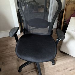 Black mesh desk chair