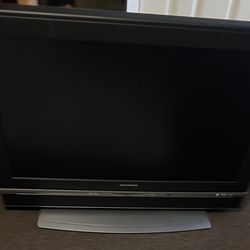 Tv. Nothing wrong with it, just got a bigger One. Built In DVD