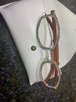 Executive lab, diamond ice, glasses, yellow, golden wooden