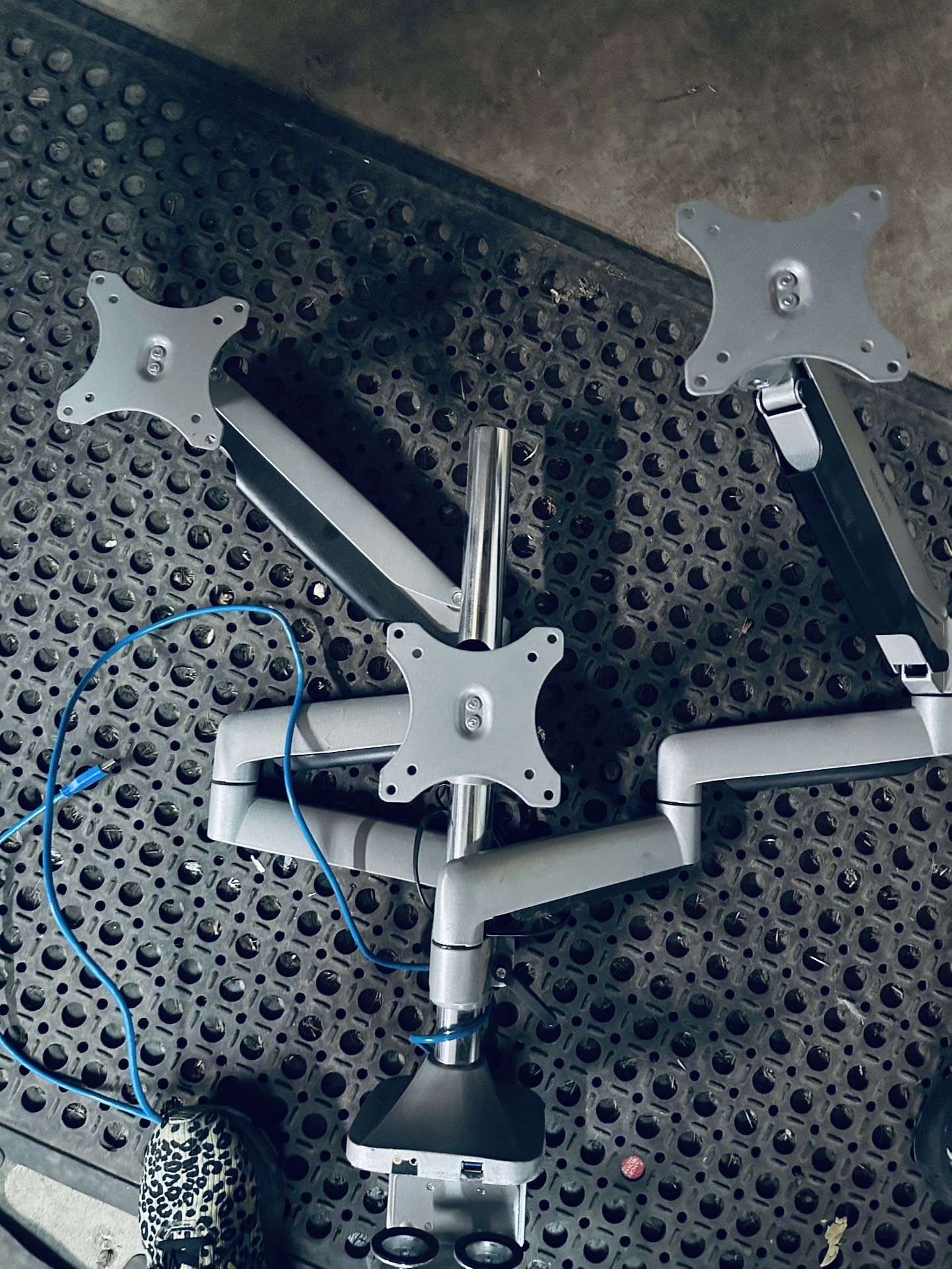 Mount It - Triple Monitor Desk Mount