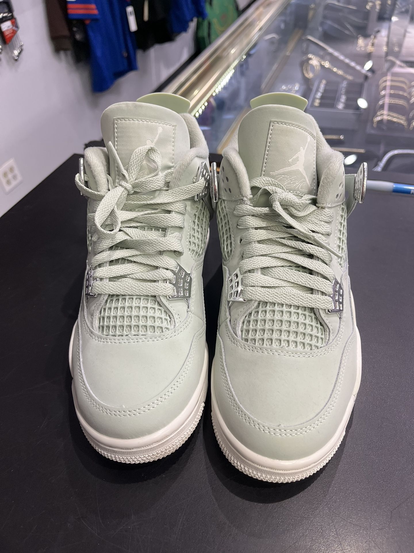 Gym shoes Size 7 (845509-1)
