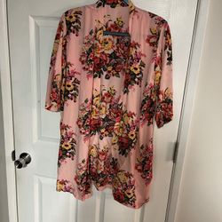 women’s pink floral rose robe no size tag one size fits most small to medium 