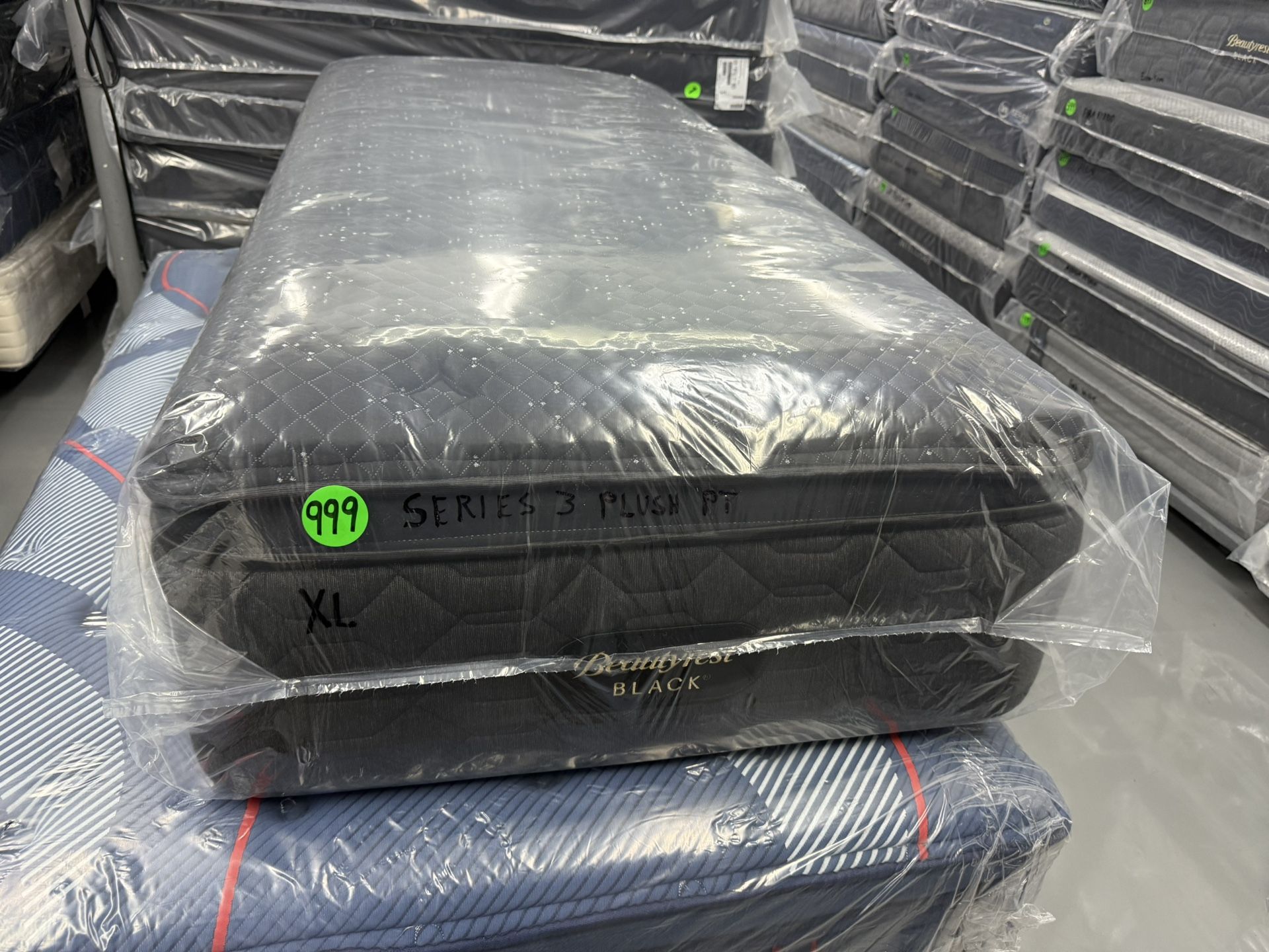 TWIN XL SIMMONS BEAUTYREST BLACK SERIES 3 (PLUSH) PILLOW TOP MATTRESS & BOX SPRING BED SET