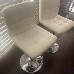 White stool bar chairs