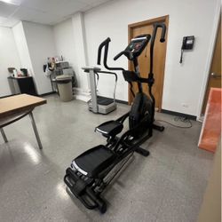 Nautilus E618 Elliptical Machine - Excellent Condition
