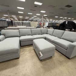 Thomasville Langdon Fabric Sectional With Storage Ottoman 