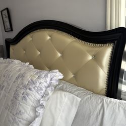 4 PEICE QUEEN BEDROOM SET