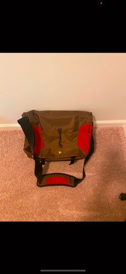 New. Case Logic laptop messenger bag,