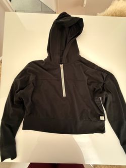 Vuori- women’s Black Cropped Quarter-Zip Hoodie