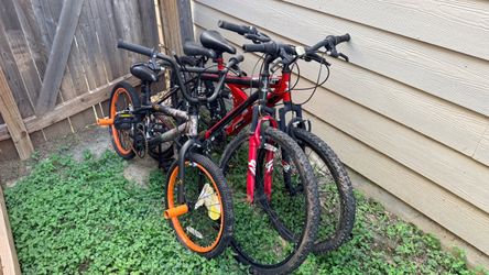 Red and Black Mountain Bikes – Set of 3