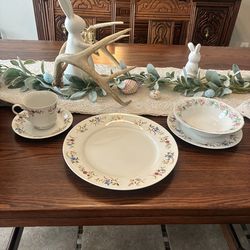 Versailles Porcelain Dinnerware Set