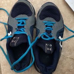 Good condition Boys size 2 Sneakers