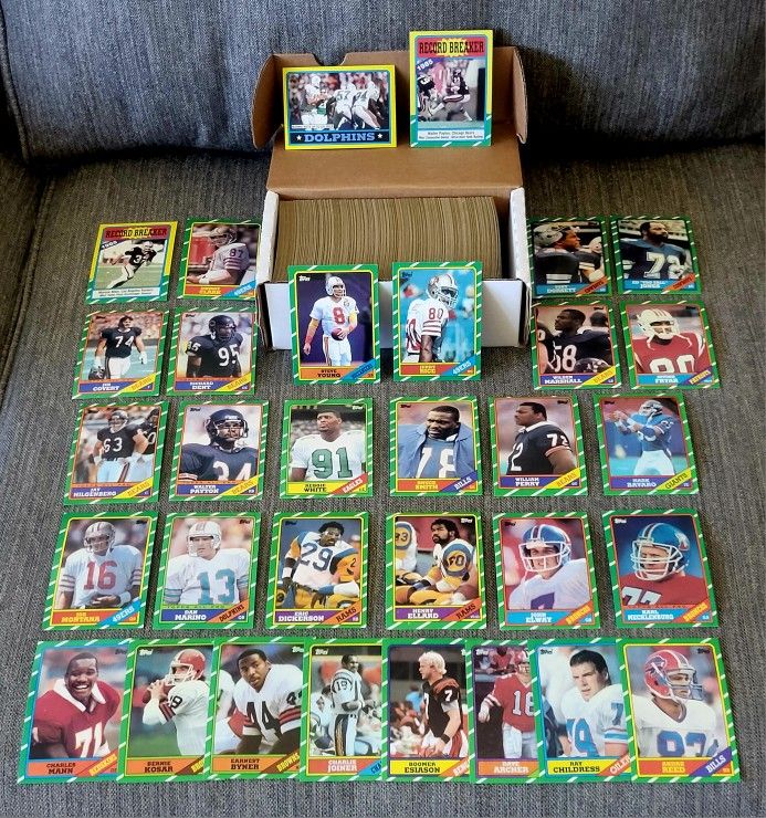 1986 Topps Football Card Complete Set HIGH GRADE MINT CONDTION
Jerry Rice Rookie Steve Young