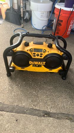 Dewalt "deWalt"job-site"working radio