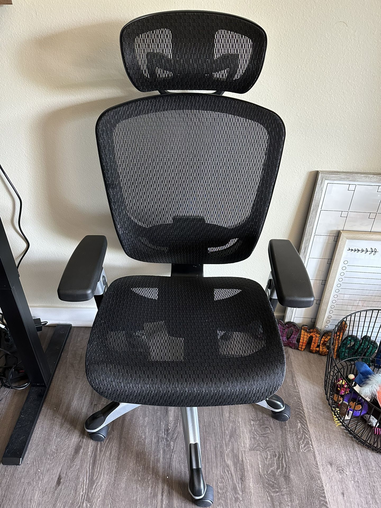 Black Adjustable Office Chair *available for pick-up 7/26*
