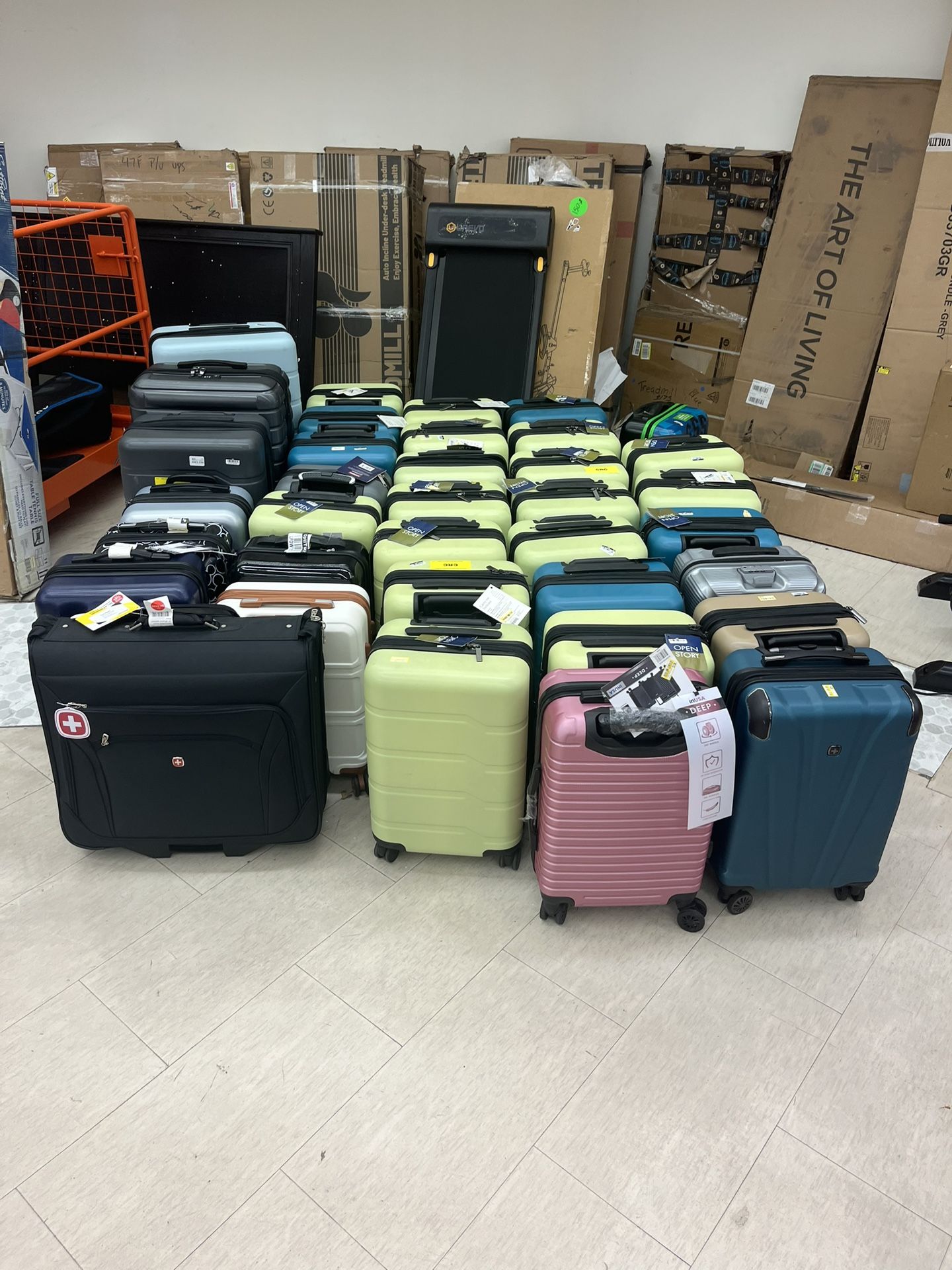 Suitcases (including SwissGear)