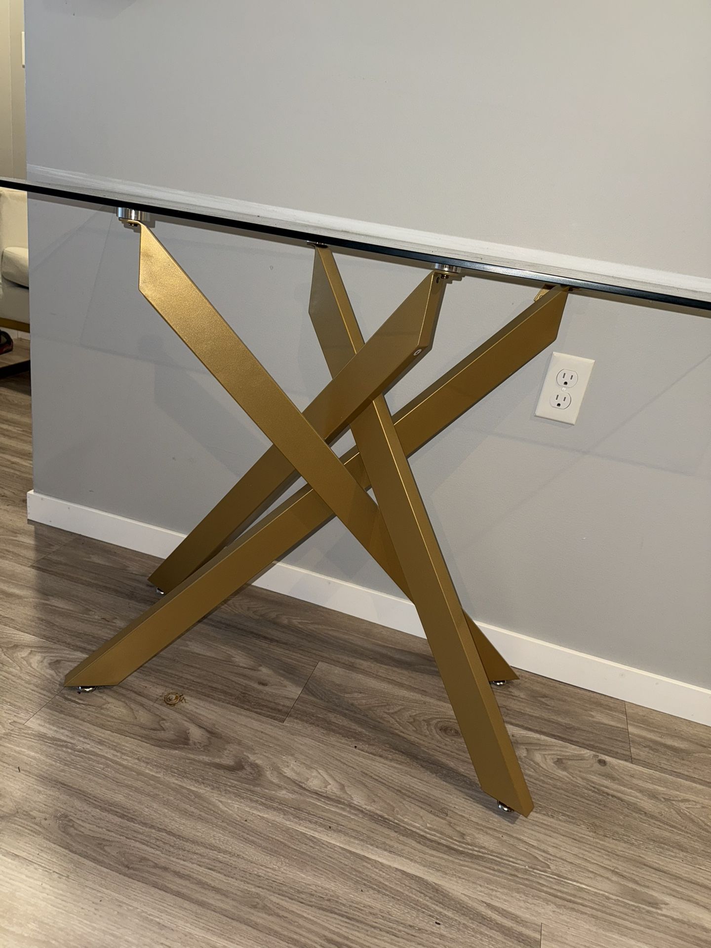 Table Wit Glass
