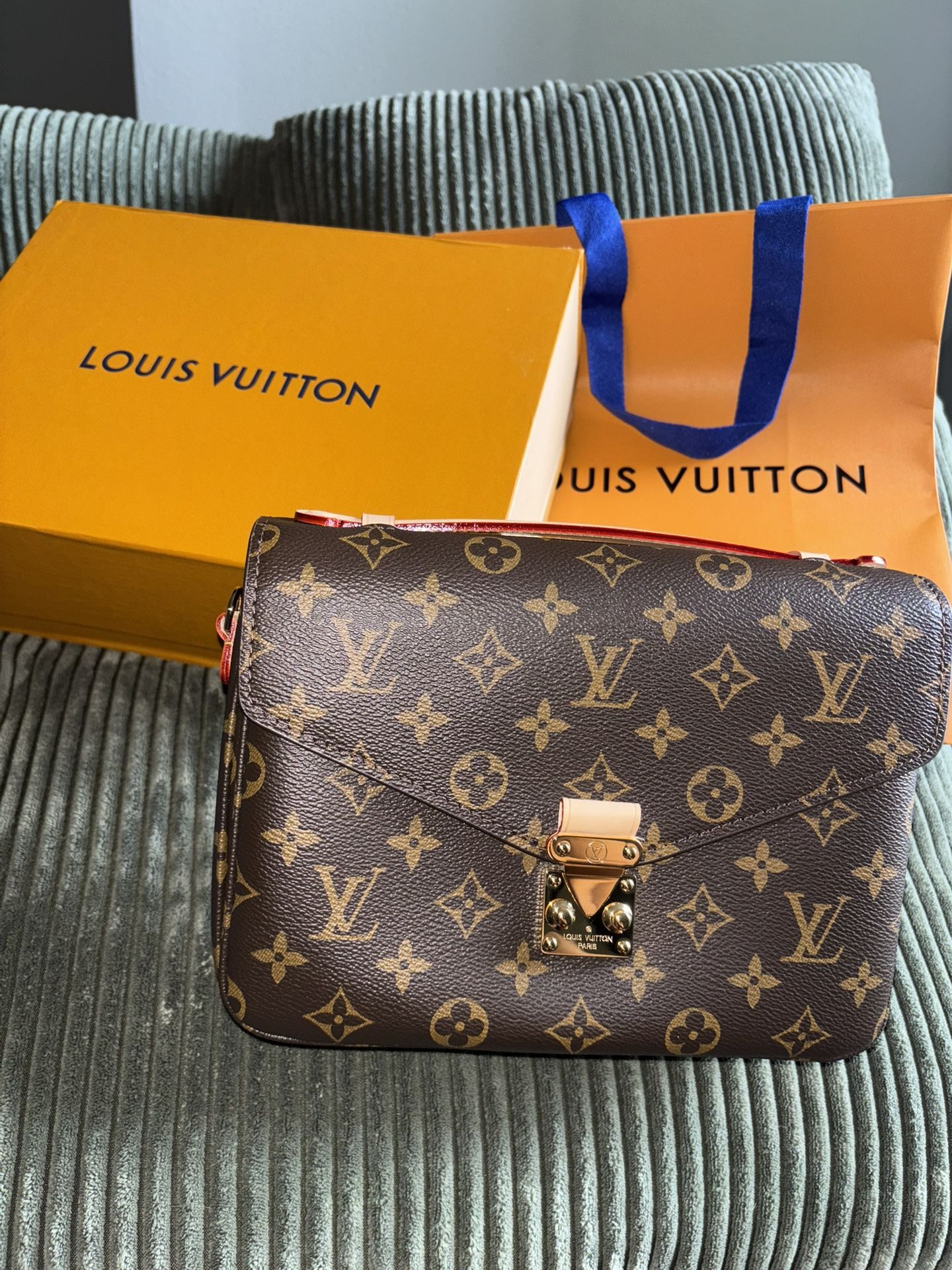Louis Vuitton Pochette Métis