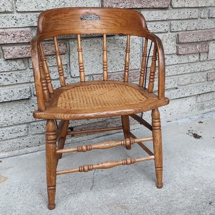 Barrel Back Captain's Chair