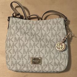 Michael Kors Vanilla Jet Set Travel Leather Bag