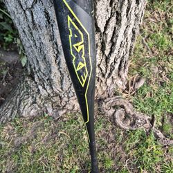 AXE 30 INCH "BIG BARRELL " BAT. (.SEE PICS) LOCATED IN GLENDORA.  SEE MY PAGE FOR OTHER BASEBALL EQUIPMENT FOR SALE CHEAP 