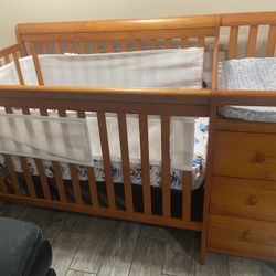 Baby Crib - w/ Changing Table & Drawers/shelves