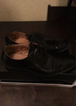 Black Shoes for men size 8. 5 pick up only